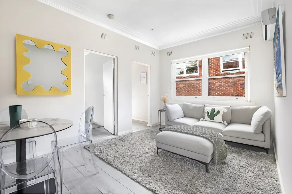 Bondi Junction 1 Bedroom Boutique, Sunlit Art Deco Sanctuary with Study