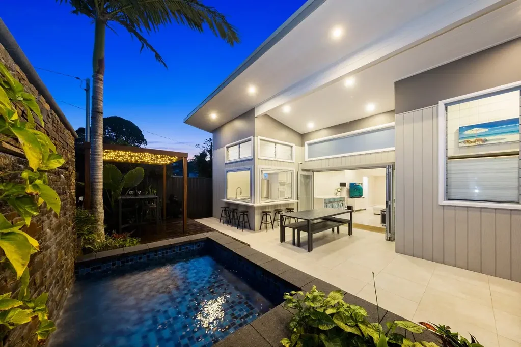 Terrigal 6ਬੈੱਡਰੂਮ Coastal Beach House with Dual Living, Just 100m from Terrigal Beach