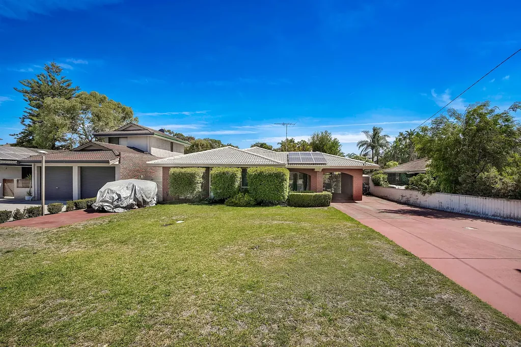 165 Bridgewater Drive, Kallaroo, WA 6025