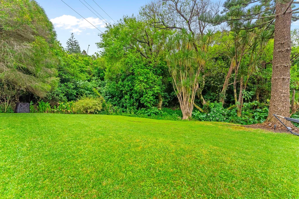 Leigh  Nature, Privacy and Coastal Charm