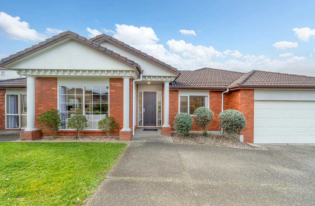 Flat Bush 5ਬੈੱਡਰੂਮ Grand Single Level Brick & Tile in Mission Heights