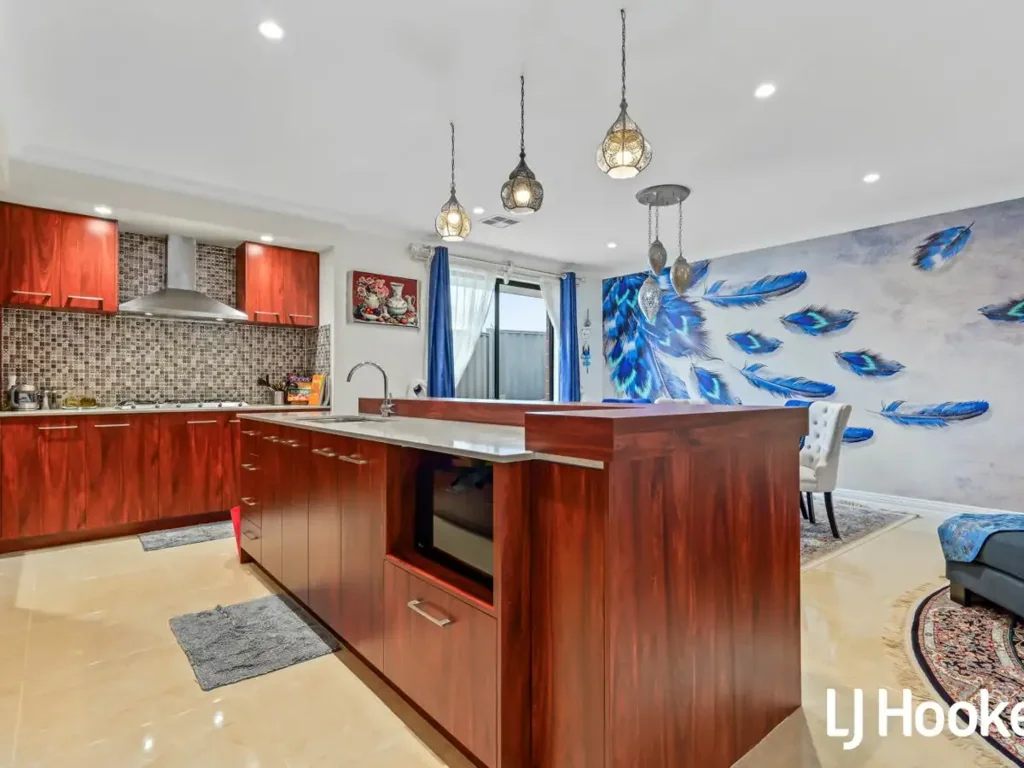 Piara Waters 4房  Harrisdale Senior High Zone! Massive Block, Grand Family Living with Parking for Eight.