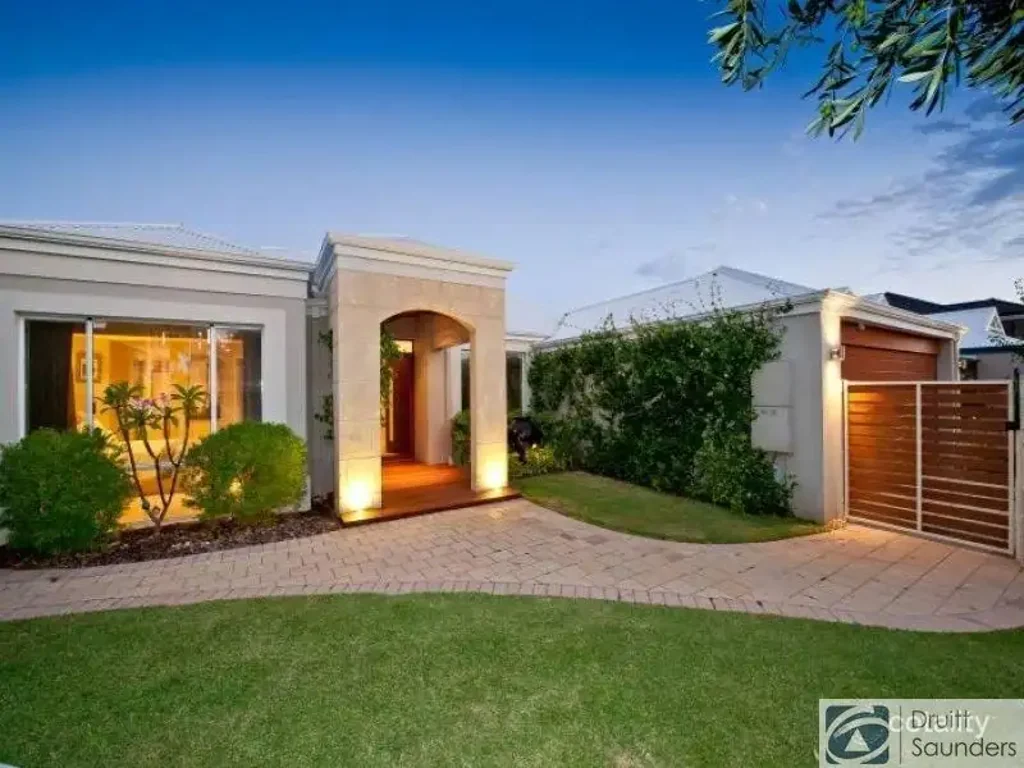 Fully Furnished Home in Sought After Location 
HOME OPEN SATURDAY 13 JUNE AT 11.00AM SHARP!