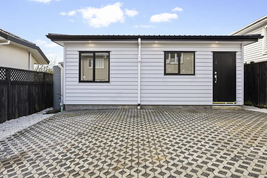 New Lynn 2 Slaapkamer Perfect Single-level Standalone Starter Home!