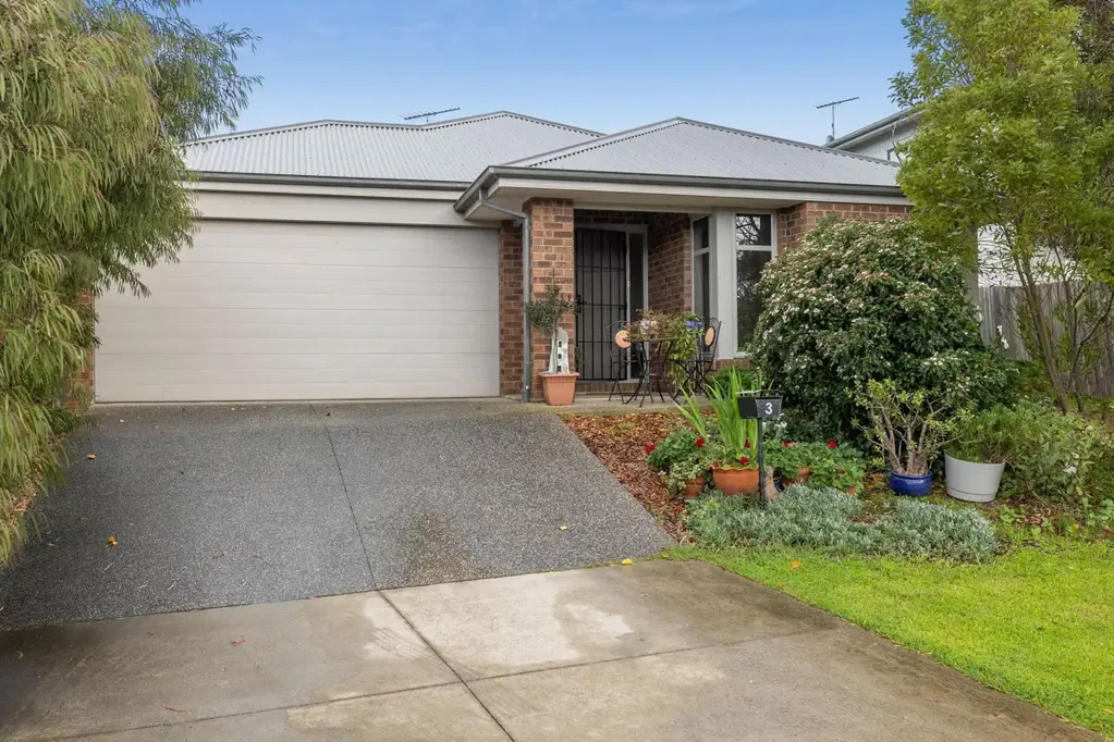 A GREAT FAMILY HOME IN A QUIET COASTAL COURT