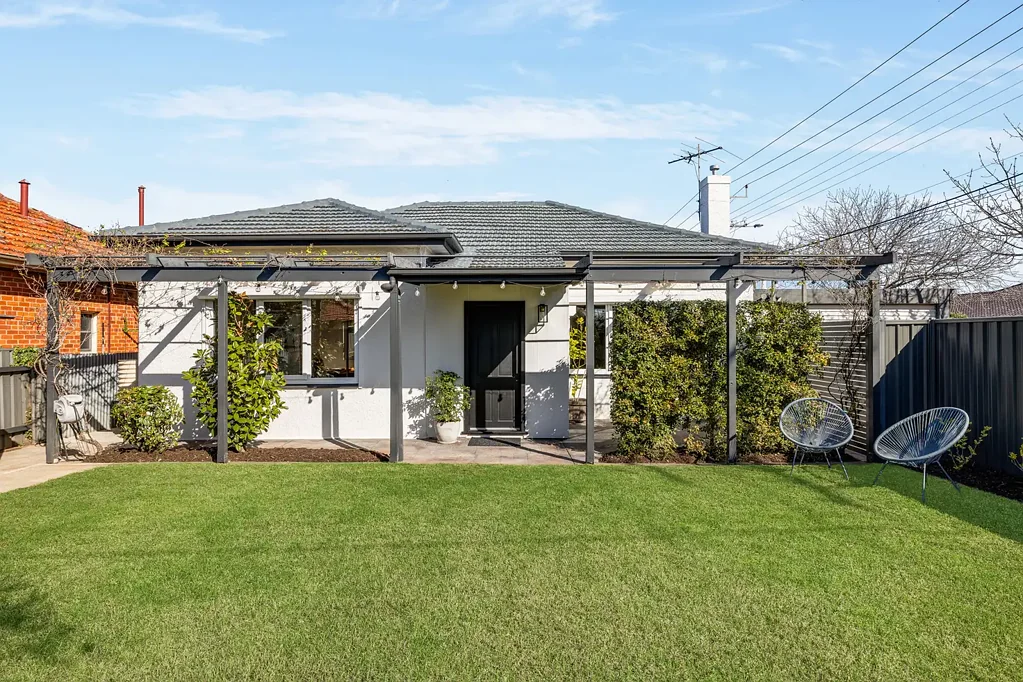 Plympton 3 Slaapkamer North-Facing Corner Classic Between City & Bay.