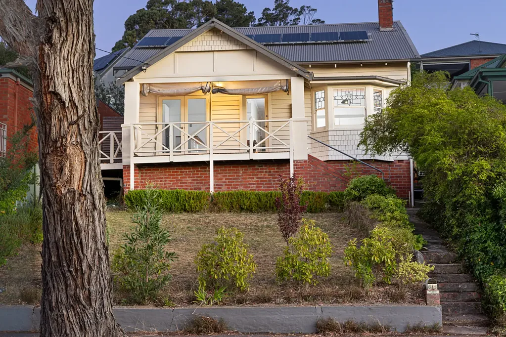 Golden Point 3房  Charming Californian Bungalow in Prime Golden Point Location