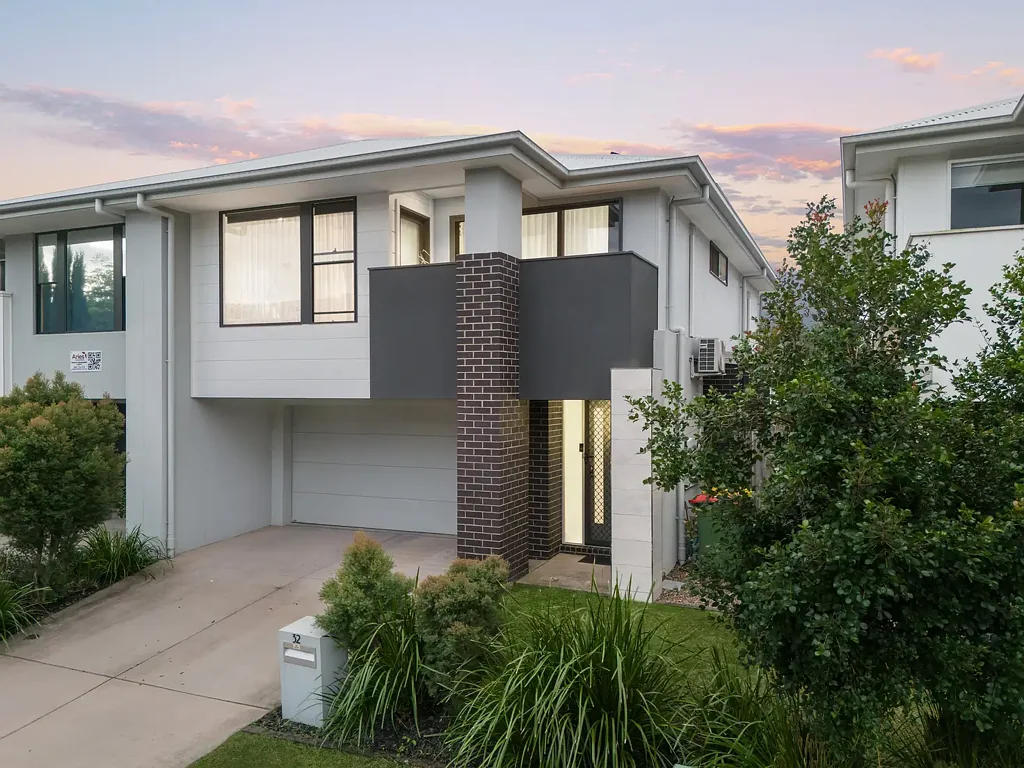 32 Dubai Circuit, Spring Mountain, QLD 4300