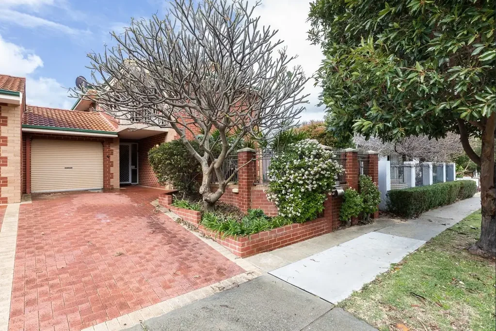 2/2 Cornelian Street, Scarborough, WA 6019