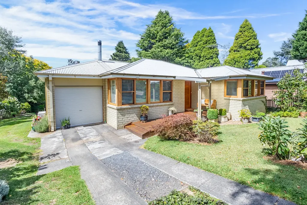 72-74 Govetts Leap Road, Blackheath, NSW 2785