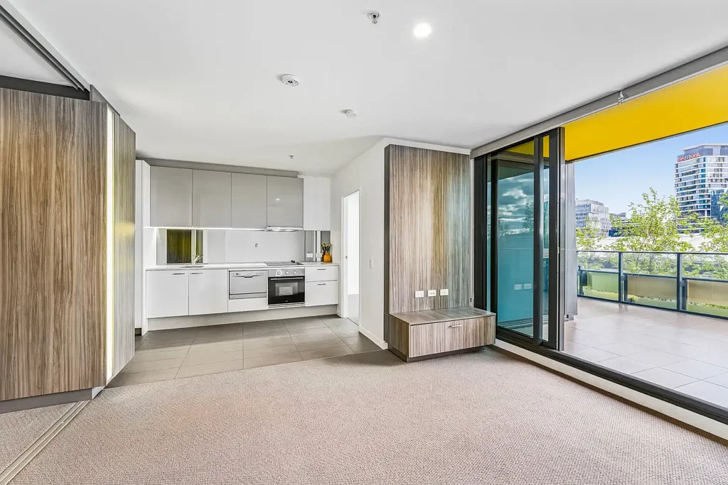 Melbourne 2房 宽敞布局，时尚设计，视野极佳！ Spacious Layout, Stylish with Great View!