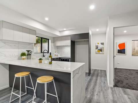 Kelston 4房  A Rare Find: Spacious, Sunny & Freehold