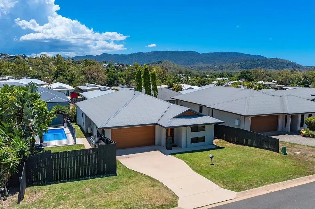 12 Pearl Street, Cannonvale, QLD 4802