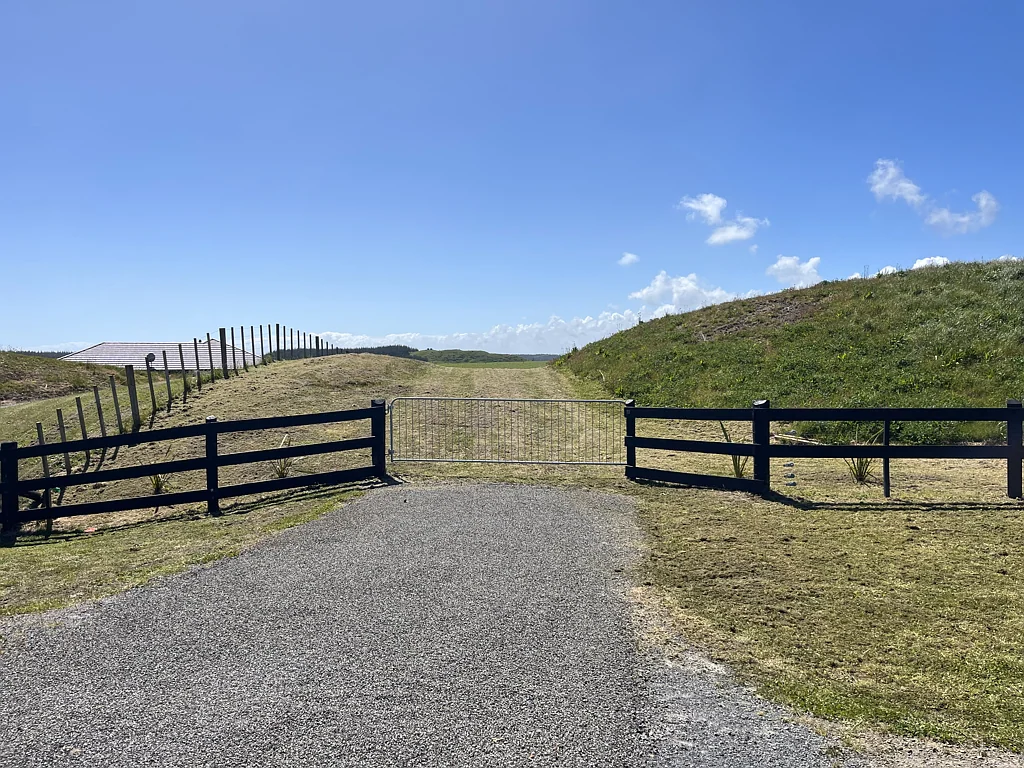 Waitarere Beach PRACTICALITY & PRIVACY!