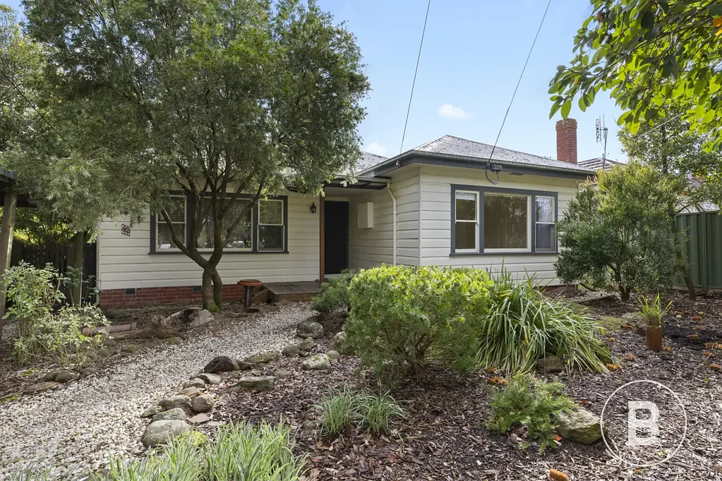 Brown Hill 3 Bedroom CHARMING BROWN HILL HOME WITH SPACE TO ENJOY