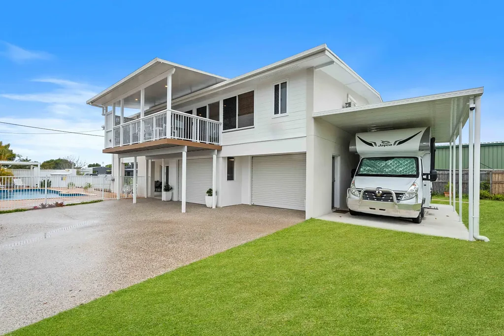 Urangan 4Kwarto COASTAL MASTERPIECE THAT HAS IT ALL!