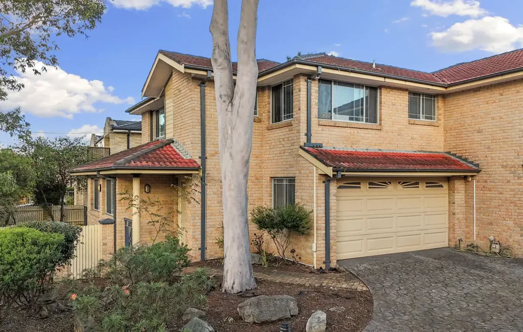 South Wentworthville 3部屋 TWO-STOREY TOWNHOUSE