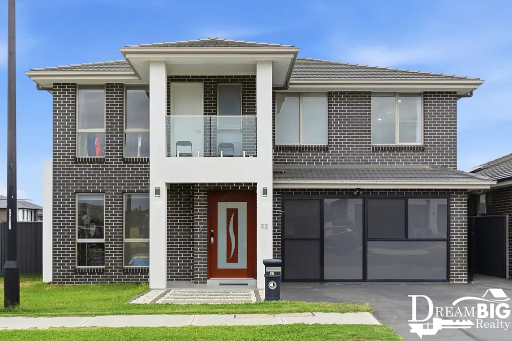 Marsden Park 8Phòng ngủ Architecturally Designed North Facing Home With Dual Income !!