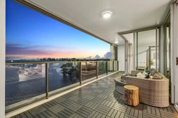 28205 Ephraim Island, Paradise Point