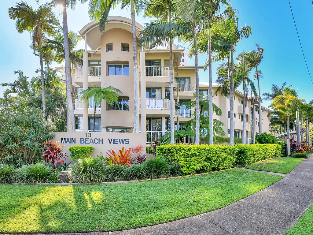 Main Beach 2Kwarto Top-Floor Living with Marina Views – Renovated & Ready to Enjoy