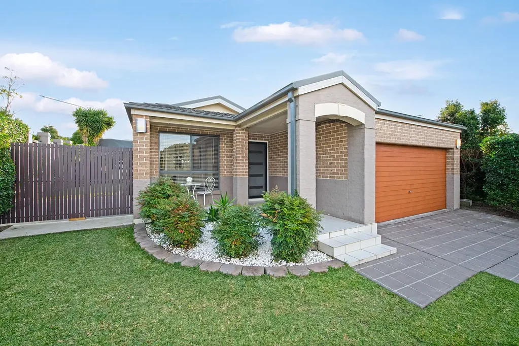Acacia Gardens 3房  现场拍卖 7月5日星期日 上午11点  AUCTION ON-SITE Sunday 5th July 11am