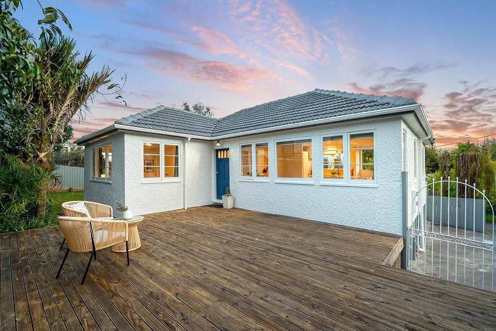 Forrest Hill 2 Bedroom Sun, Space and School Zones