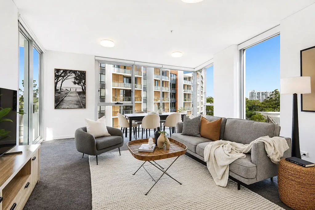 Wolli Creek 2房 SUMMIT大厦精装 两居室 开放式布局 落地窗 现代厨房 专属停车 娱乐阳台 步行生活 Stylish Two Bedroom Apartment in the Popular SUMMIT Building