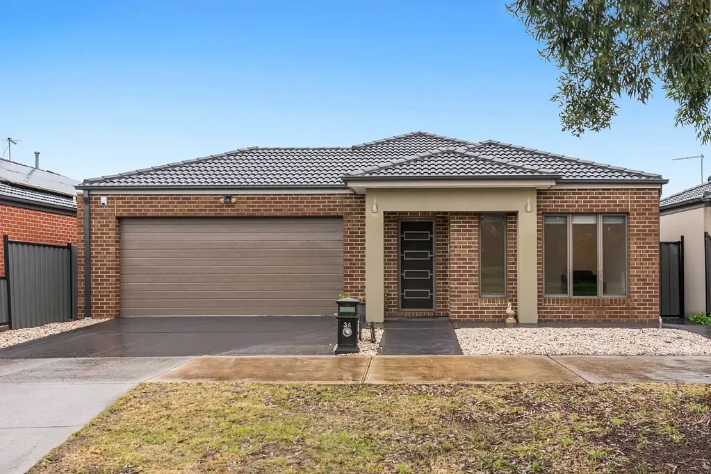 Contemporary Comfort in a Prime Family Setting