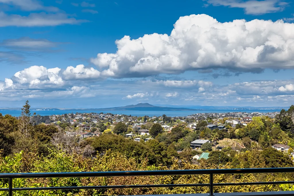 Torbay 4कमरा Glorious Rangitoto views: grand entertainer