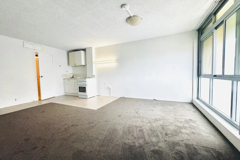 Studio In the heart of Bondi Junction minutes to everything** SATURDAY OPEN CANCELLED**