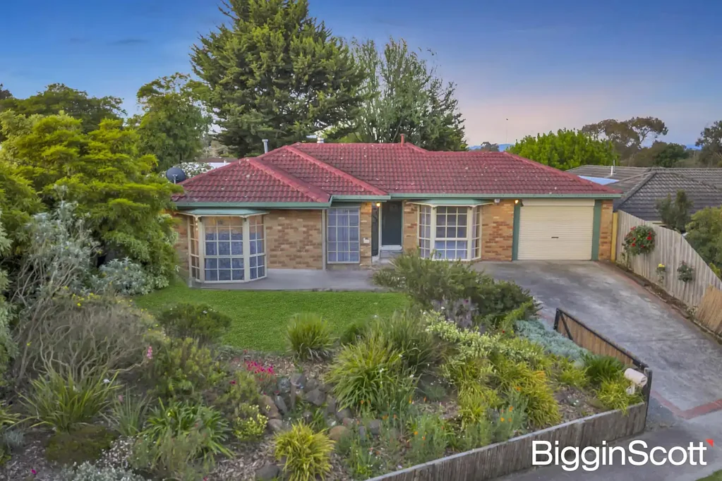 Langwarrin 4 Slaapkamer Character-Filled Family Home with Timeless Appeal