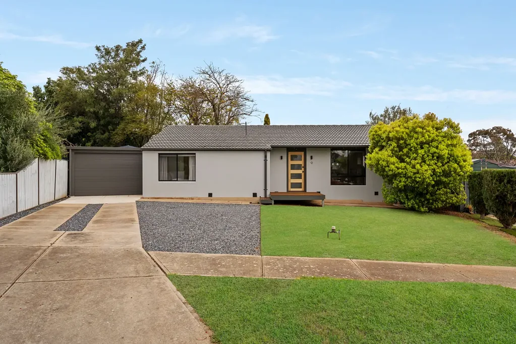 Salisbury East 3Kwarto Fresh & Sparkling Single-Level Style With Serious Workshop Space!