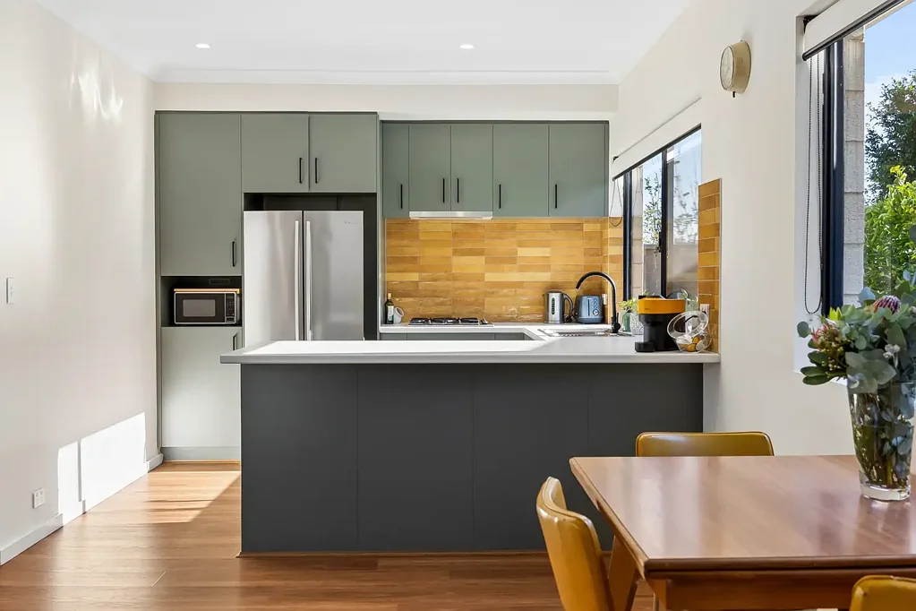 Willagee 6બેડરૂમ Two Homes, One Title: Rare Dual-Dwelling Opportunity in Willagee
