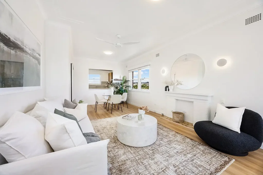 Rose Bay 3Zimmer Rare Whole Floor Residence With House-Like Proportions, New Updates & Stunning City To Harbour Vistas