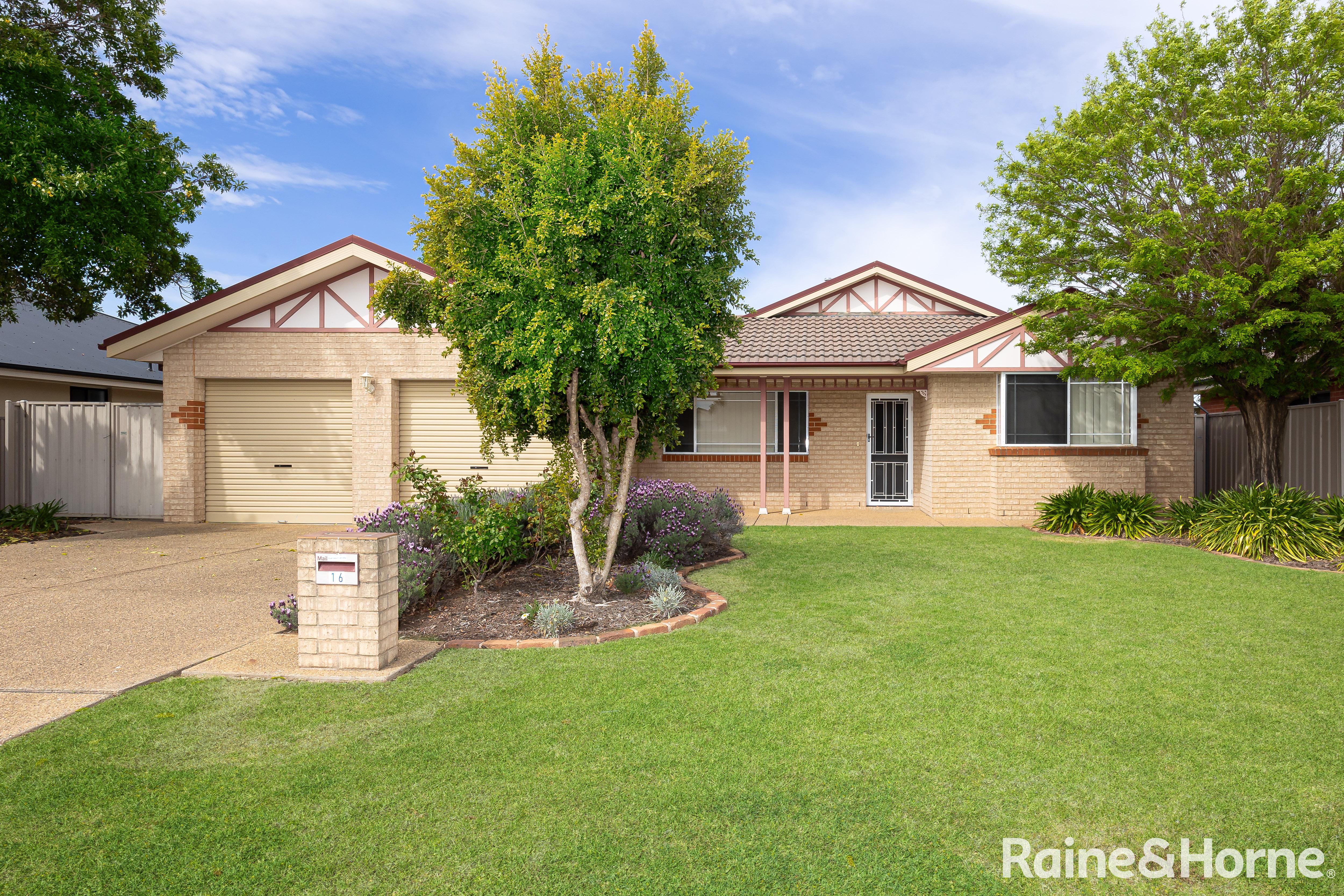 16 ALLUNGA ST, GLENFIELD PARK NSW 2650, 0 rūma, 0 rūma horoi, House