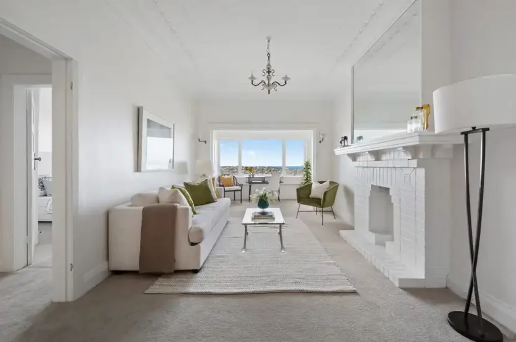 A Sun-Filled Art Deco Sanctuary With Panoramic Views