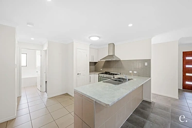 Iba Pa - 37 Flounder Crescent, Toolooa, QLD 4680