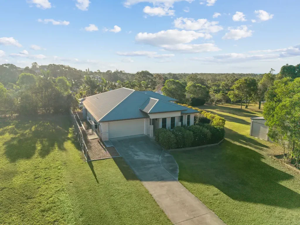 Dundowran Beach 4Moenga A SPACIOUS HOME ON LARGE LAND