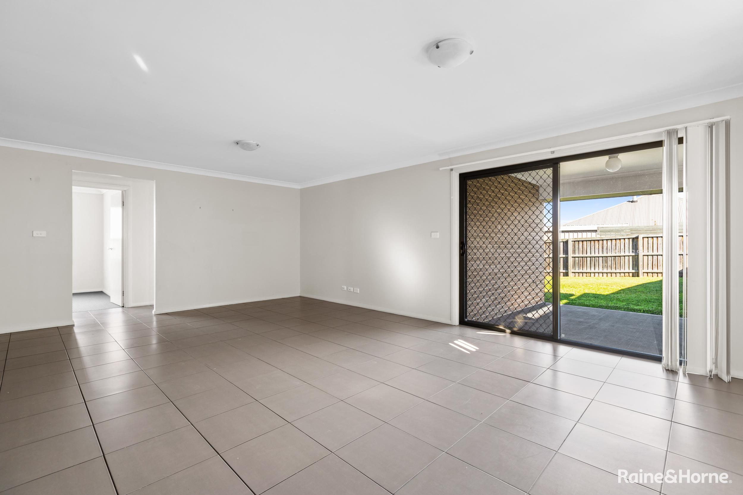 8 OYSTERCATCHER ST, ABERGLASSLYN NSW 2320, 0房, 0浴, House