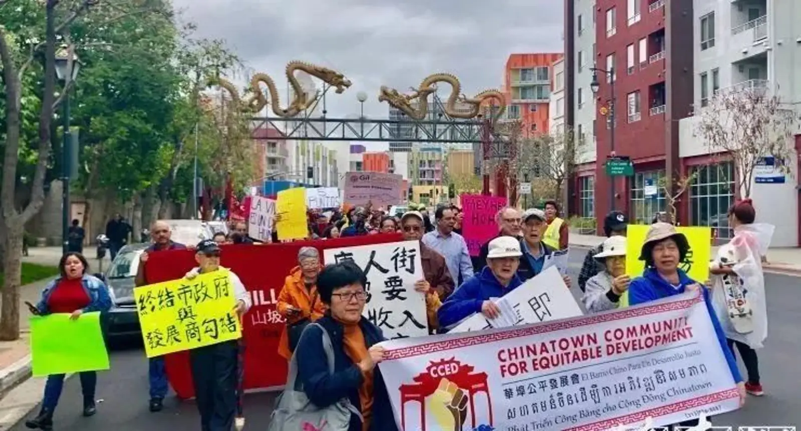 北美联合行动!洛杉矶中国城居民抗议官商勾结致房租大涨