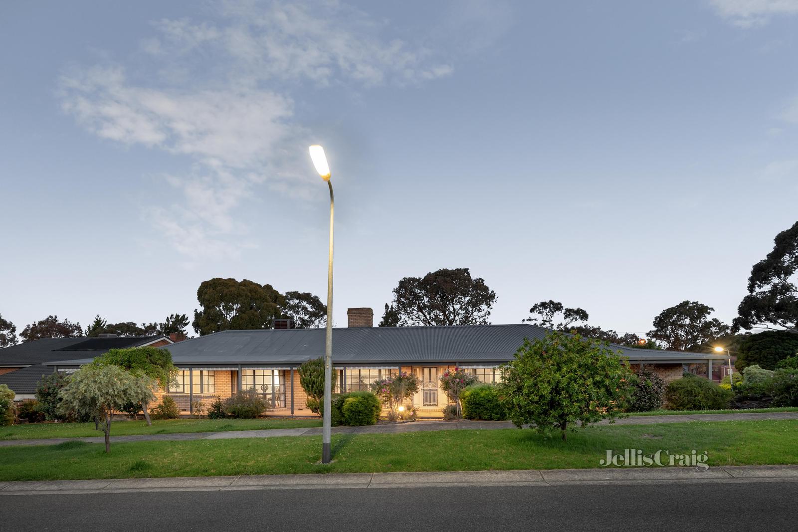 51 CALENDONIA DR, ELTHAM NORTH VIC 3095, 0部屋, 0バスルーム, House