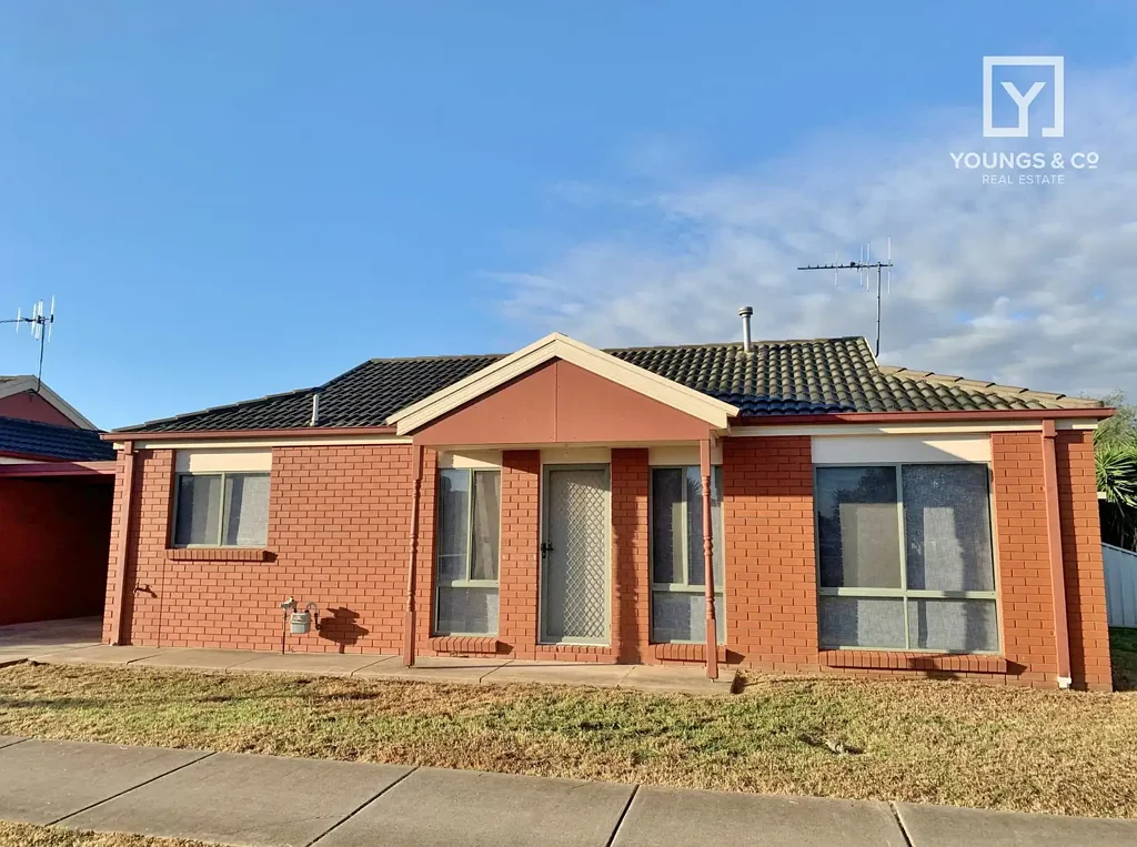 FREESTANDING TWO BEDROOM UNIT