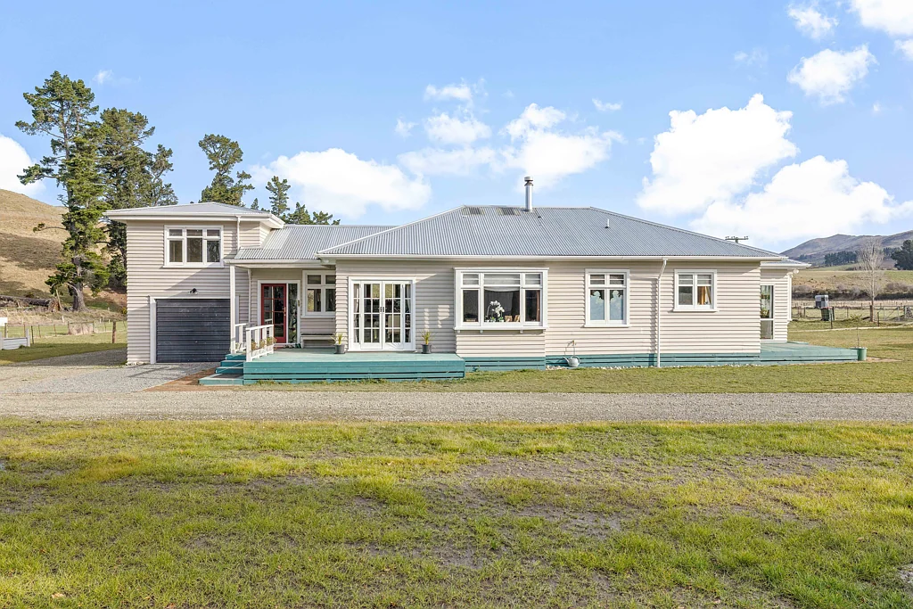 Springfield 4房  Lifestyle Feel with Commercial Opportunity