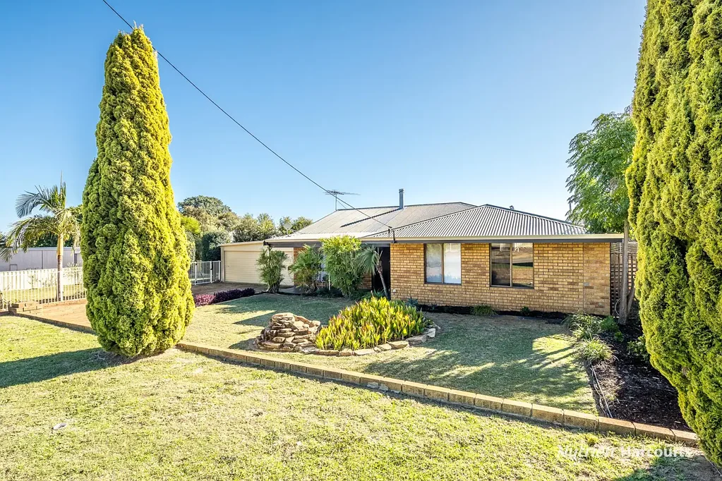 2 Old Mooliabeenee Road, Gingin, WA 6503