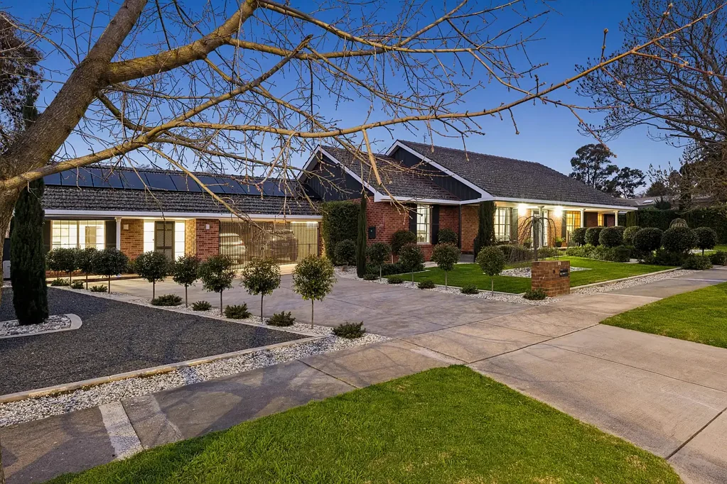 Strathdale 5 Bedroom Luxurious Home & Unit on a Huge 1,700sqm Allotment with a Pool