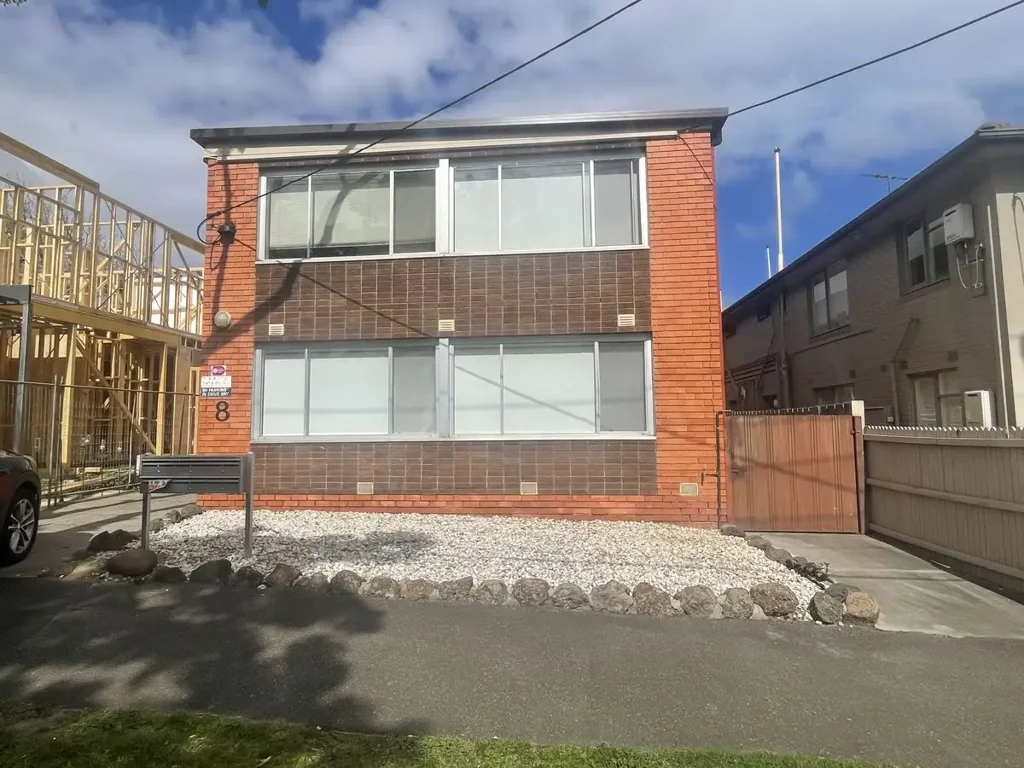 LARGE GROUND FLOOR TWO BEDROOM APARTMENT