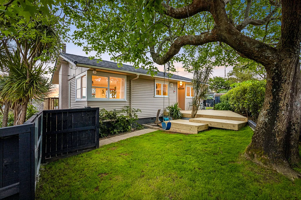 20 Tauhara Street, Green Bay, Waitakere City, Auckland
