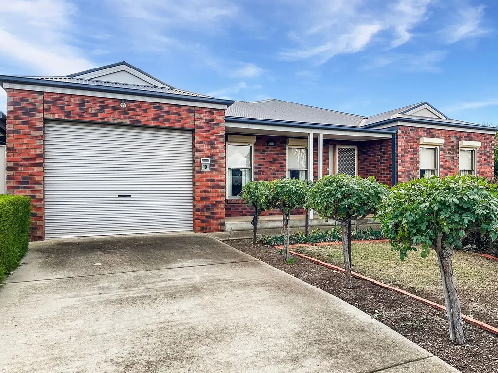 19 Hall Street, Carisbrook, VIC 3464