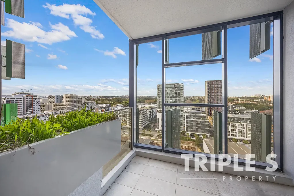 Waterloo 1 Bedroom Luxurious sun drenched one bedroom plus study with expansive views