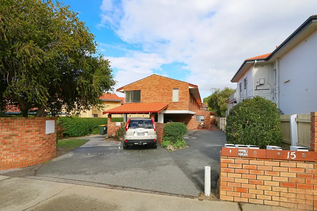3 Bedroom Townhouse in Prime Crawley/Nedlands Location Available NOW!!